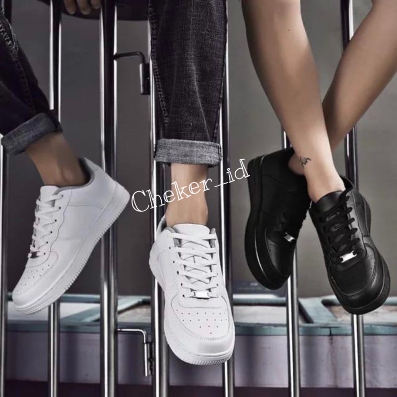 SEPATU FASHION KOREA PRIA &amp; WANITA FULL BLACK HITAM POLOS SNEAKERS SEPATU WANITA DAN PRIA SEPATU SEKOLAH SEPATU KANTOR KASUAL SEPATU ANAK LAKI LAKI DAN PEREMPUAN TRIPEL BLACK SEPATU PENDEK