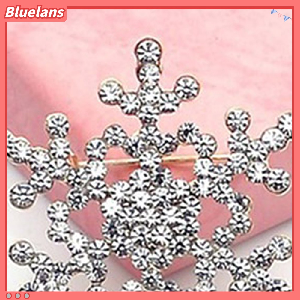 Pin Bros Bentuk Snowflake Aksen Berlian Imitasi Warna Silver Untuk Hadiah Natal