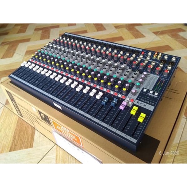 Mixer Analog Soundcraft EFX12 12-Channel Rack-mountable