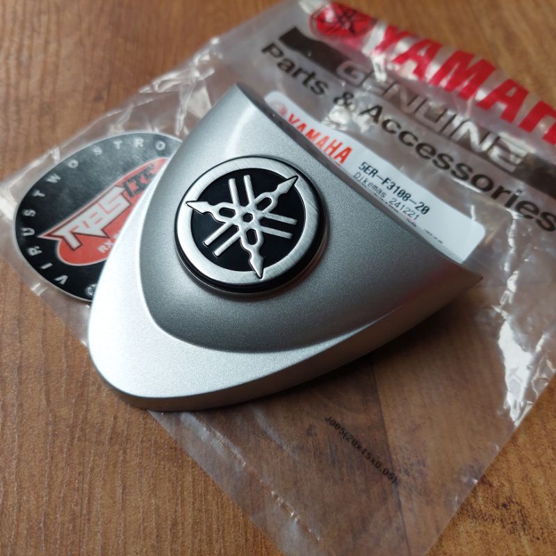 emblem f1zr EMBLEM DASI F1ZR VEGA EMBLEM VEGA LOGO YAMAHA EMBLEM DEPAN YAMAHA VEGA PNP F1ZR 5ER-F310