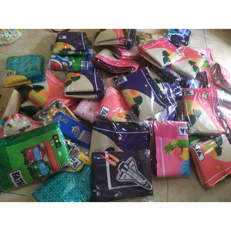 SAJADAH SOUVENIR  HADIAH ANAK CUSTOM NAMA GRATIS + BUSA FREE TERMURAH || SOUVENIR SAJADAH TRAVEL MOTIF ANAK-ANAK LUCU ( SAJADAH KANVAS - 1LAYER) Sajadah Anak KARAKTER GRATIS Custom Nama Sajadah Anak Laki Laki Sejadah Karakter Gratis Custom Nama-Order >50 pcs