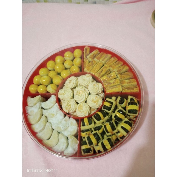 

paket hampers kue kering 1 toples sekat 5 isi 5 macam kue kering