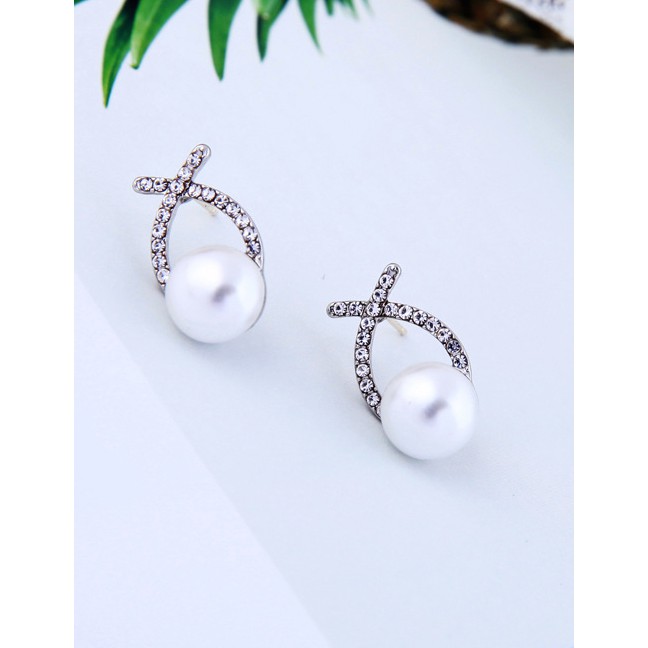 LRC Anting Tusuk Fashion Silver Cross Earrings With Pearl And Diamonds D82035