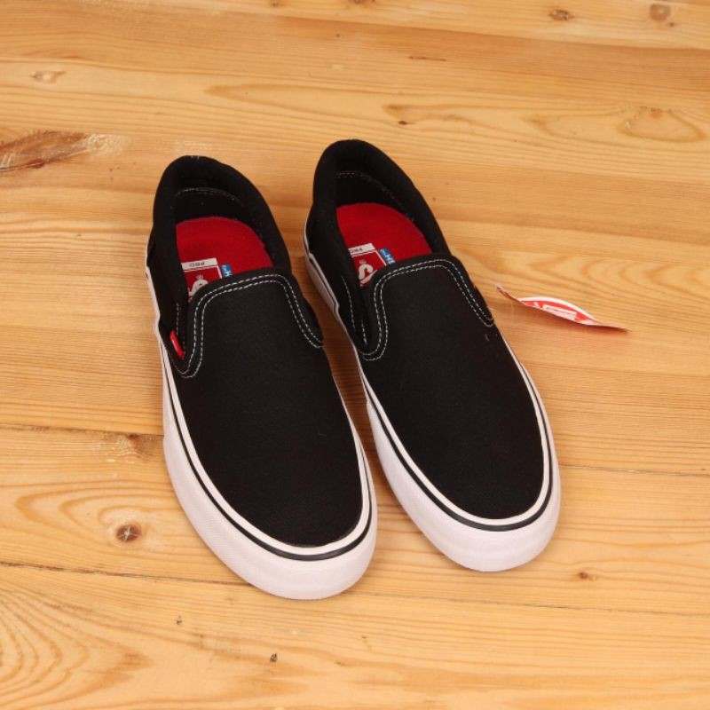 Vans slip on pro black white