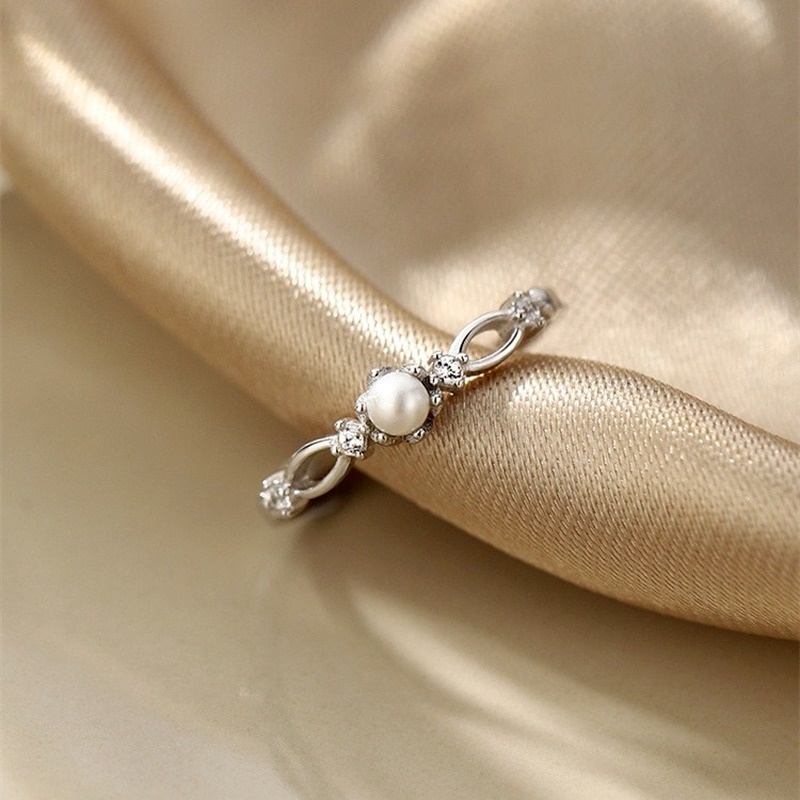Perhiasan Cincin Tembaga Lapis Silver / Gold Model Terbuka Adjustable Hias Mutiara Untuk Wanita