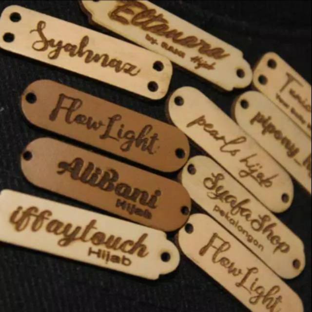 

Ready Label kulit Label hijab kulit Label kerudung Label Gamis Label tas ukuran 3.5x1cm .