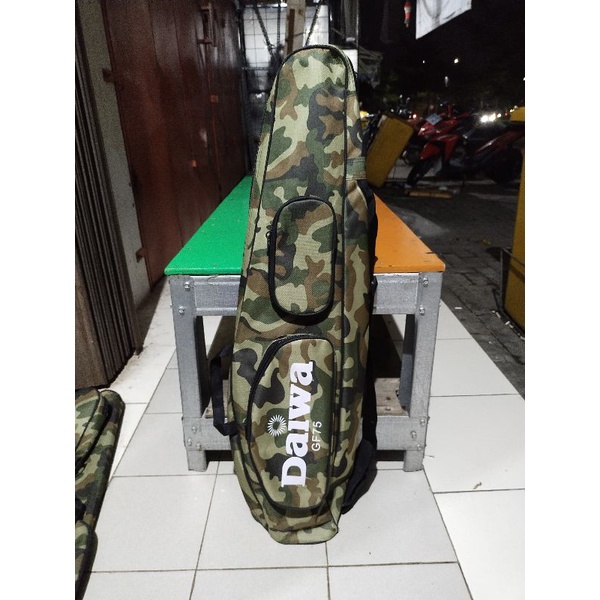 tas pancing daiwa loreng  2kantong 75cm 90cm dan 100cm