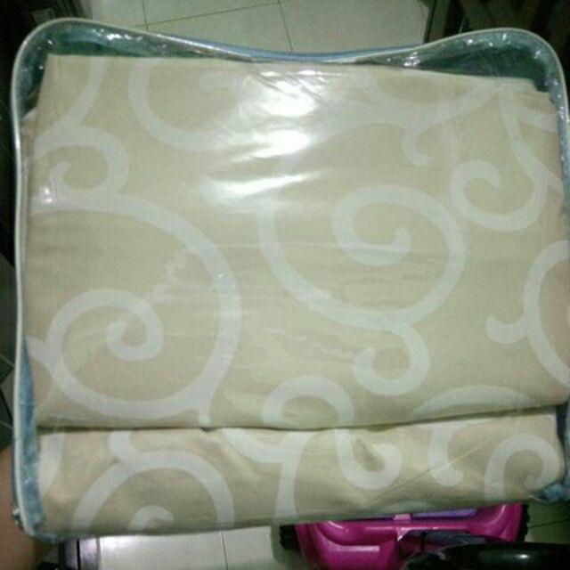Sprei Waterproof + 2 Bantal + 2 Guling Tinggi 20cm - Gerai Abisha