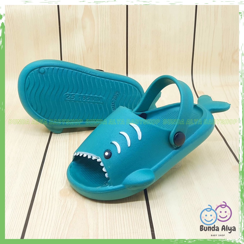 Sendal Anak Laki Laki IMPORT Usia 3 4 5 Tahun Baby Shark - Sepatu Sandal Slop Anak Cowok Model Ikan Lucu HIJAU Sendal Anak Cowok Cewek Kret Anti Licin Sendal Slop Anak Tali Belakang Nyaman Dipakai Size 24-28