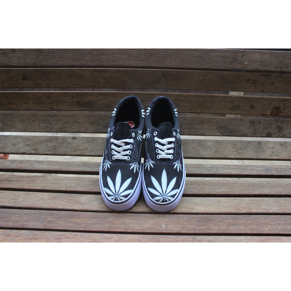 SEPATU VANS AUTHENTIC FULL BLACK HITAM POLOS WHITE PUTIH OLDSKOOL ERA ICC IFC DT