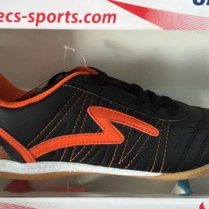 {KUALITAS TERBAIK}     SEPATU FUTSAL SPECS HORUS IN BLK/ORG