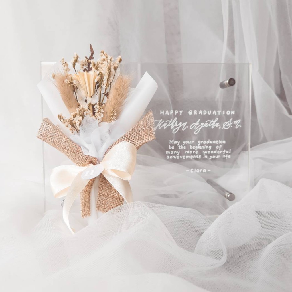 Mini Dried Flowers Bouquet on Acrylic / Kado Wisuda / Akrilik