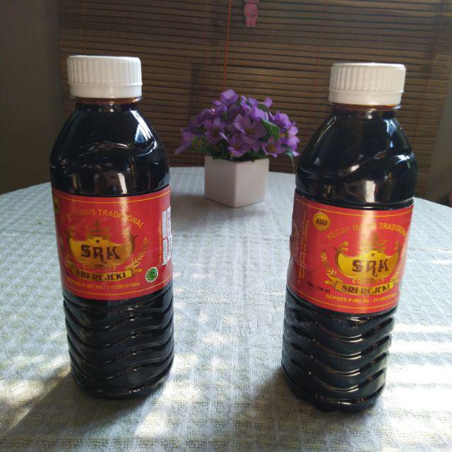 

KECAP MANIS SRI REJEKI KHAS PACITAN KEMASAN 330ml