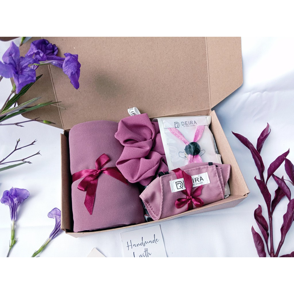 

PAKET GIFT DAILY 1 | HAMPERS HIJAB | GIFT BOX | GIFT MASK | KADO WISUDA