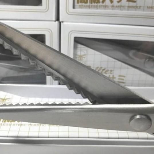 

Trendy Gunting Kain Zigzag 9-230mm Stainless Steel Plastic Handle .,