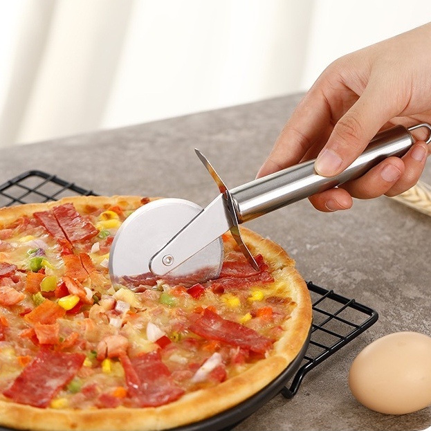 ALAT POTONG PIZZA SLICER SET 2 PCS SPATULA LA107S3 PISAU PEMOTONG ADONAN KUE STAINLESS MODEL RODA CUTTER PIZA ROLLER