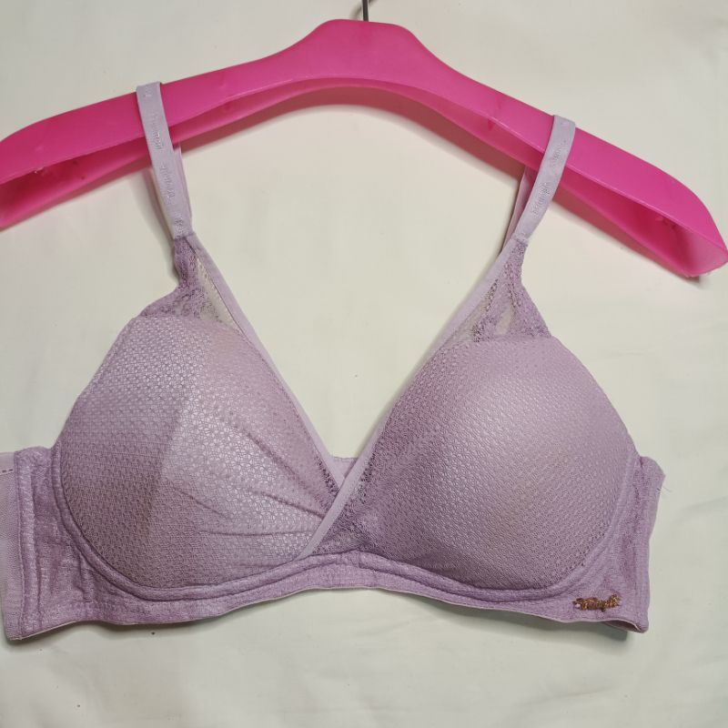 preloved bra branded triumph size 36C / bra cup besar