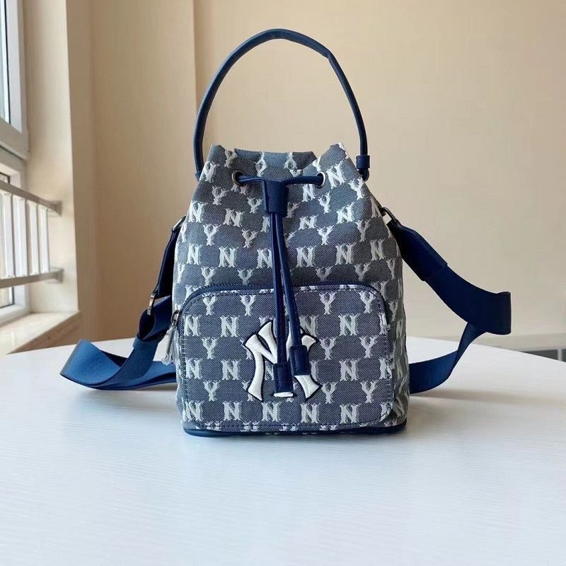 DDBA8330Tas Wanita Import Bucket NYPrice : IDR 92.000Tersedia Warna Blue, KhakiOriginal : ChinaBahan
