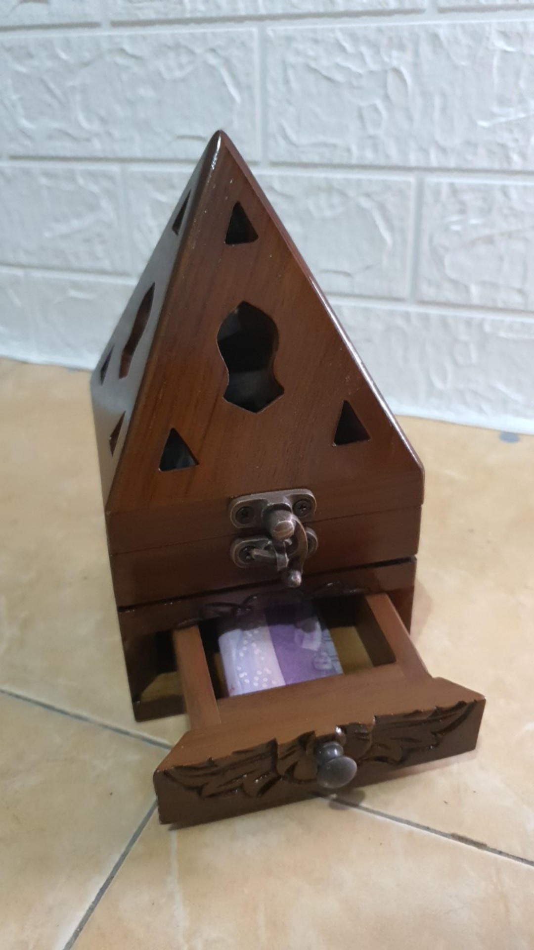 Hiasan Lampu Tidur Akrilik Terompah