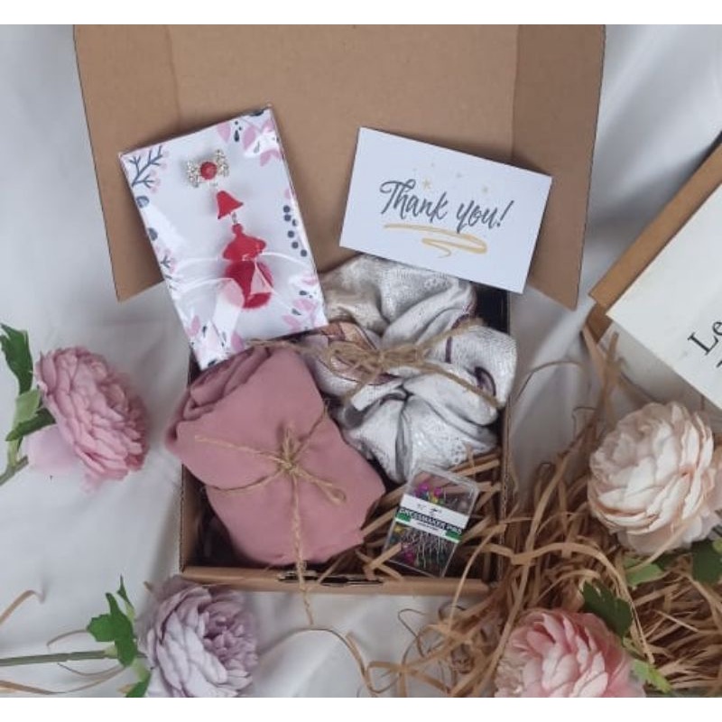 

HAMPERS/GIVE/HAPPY BIRTHDAY/KADO/SOUVENIR/GRADUATION/