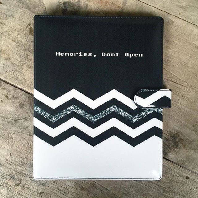 

BINDER B5 - MEMORIES DON'T OPEN by Stationary Of Dodoo