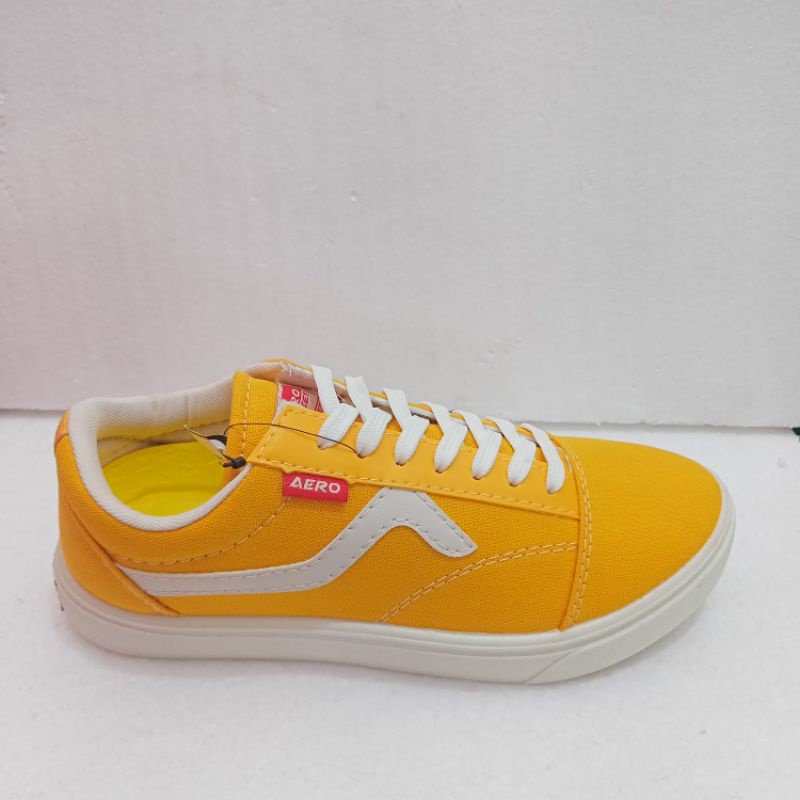 Sepatu Sneakers Wanita Low Tali/Massive Aerostreet/Kuning Natural