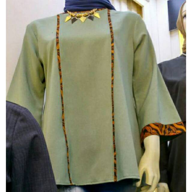 Blus kombinasi batik