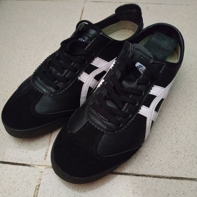 ONITSUKA TIGER MEXICO 66 BLACK WHITE HITAM PUTIH SIZE 38 SECOND