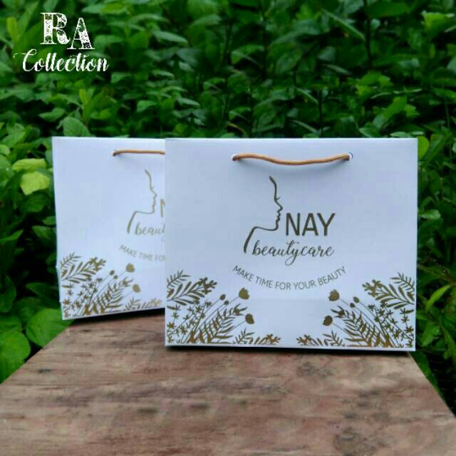 

Paper Bag Putih Kecil Ukuran 18cm x 7cm x 15cm Plus Sablon / Paper Bag Kosmetik