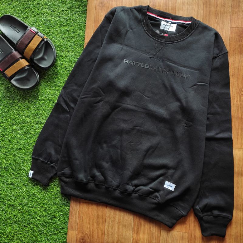 TRIPLE XTREME - CREWNECK HITAM - RATTLE INDUSTRIES HITAM