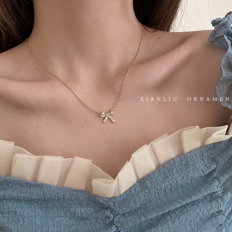 Kalung Rantai Klavikula Desain Pita Aksen Zirkon Untuk Wanita