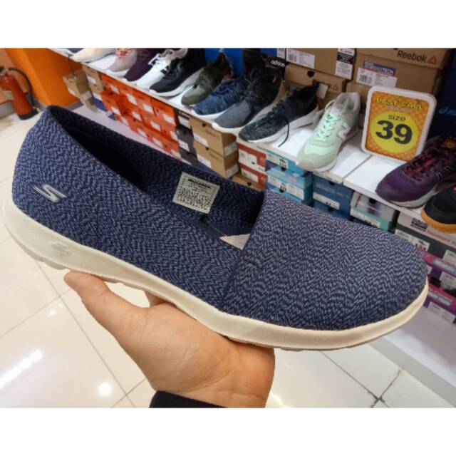 Skechers Go Walk Lite