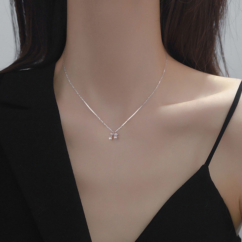 Kalung Rantai Klavikula Hias Liontin Cherry Kristal Warna Silver Untuk Perempuan