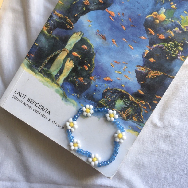 laut bercerita gelang manik dan kalung manik