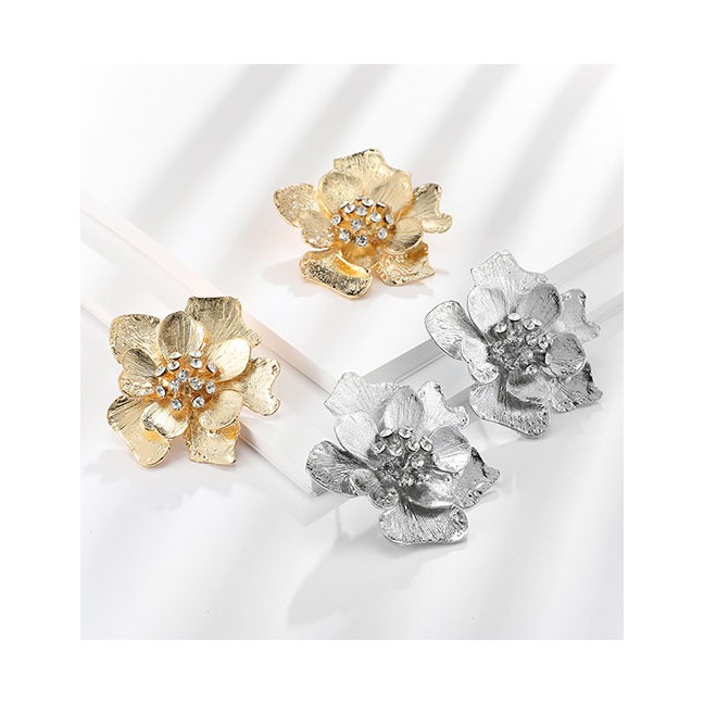 LRC Anting Tusuk Fashion Diamond Three-dimensional Petal Earrings F6737X