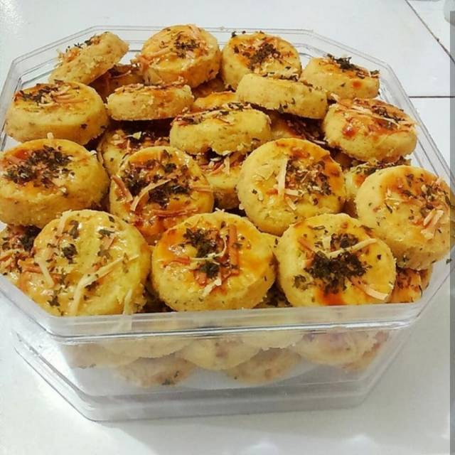 

Kue kering putri salju, garlic cheese, sagukeju dll