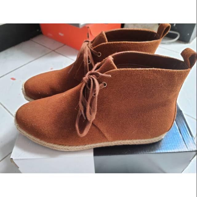 Sepatu Wanita BOOTS CHARLES AND KEITH ORI BROWN Original