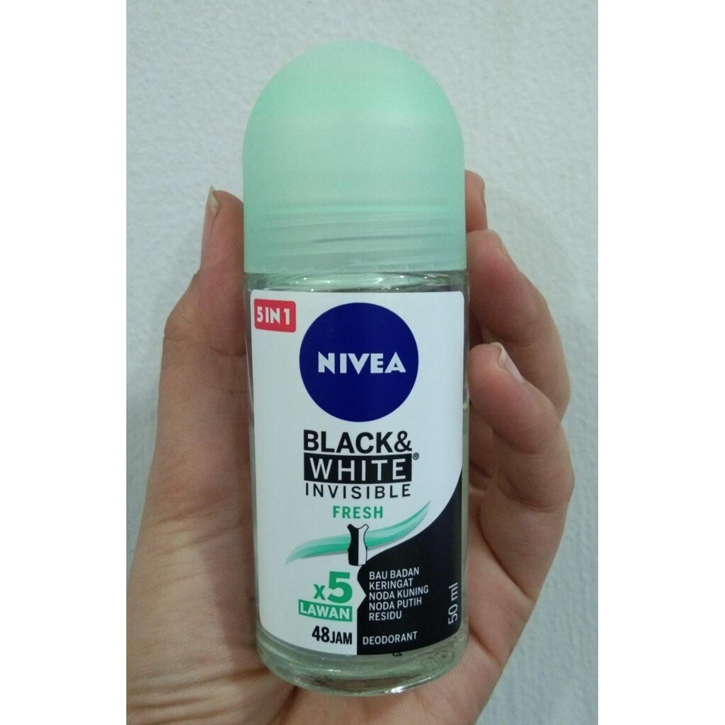 NIVEA Deodorant Invisible Black &amp; White Fresh Roll On 25 ml / 50 ml