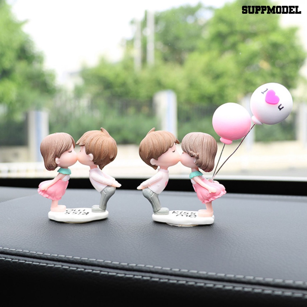 Miniatur Pasangan Berciuman Untuk Dekorasi Mobil