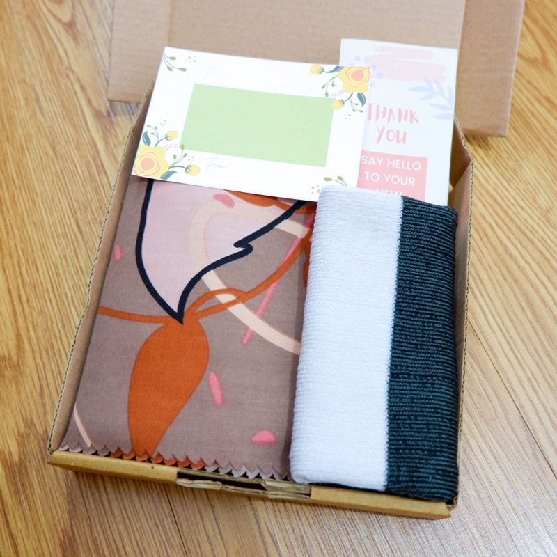 HAMPERS HIJAB SEGI EMPAT MOTIF  (RANDOM)