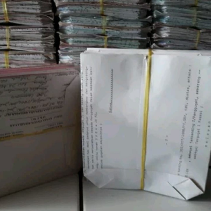 Kertas Gorengan Kantong Makanan Kkecil 100 Lembar 1 ikat Ukuran 18 x 16 cm