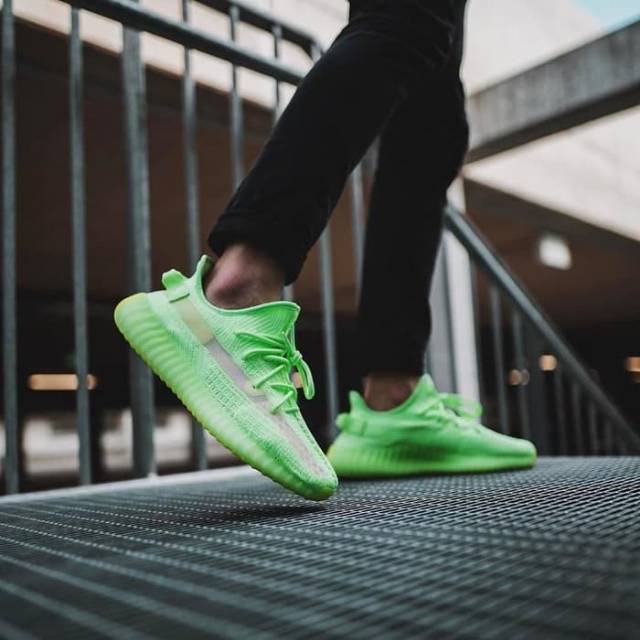 ADIDAS YEEZY BOOST 350 V2 GLOW