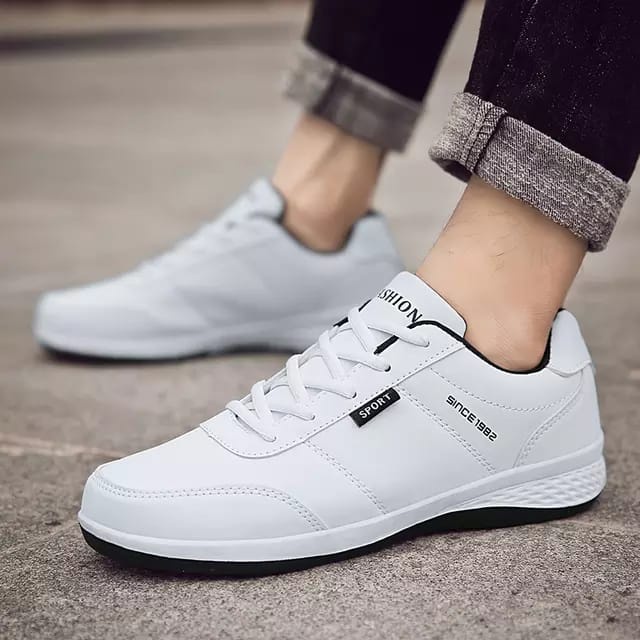 Sepatu Sneakers Import Pria Wanita Spatu Casual Kerja Sekolah Olahraga Formal terlaris