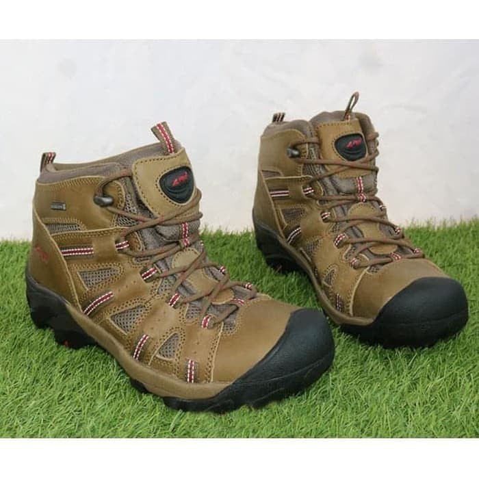 Sepatu Gunung Arei Kolner