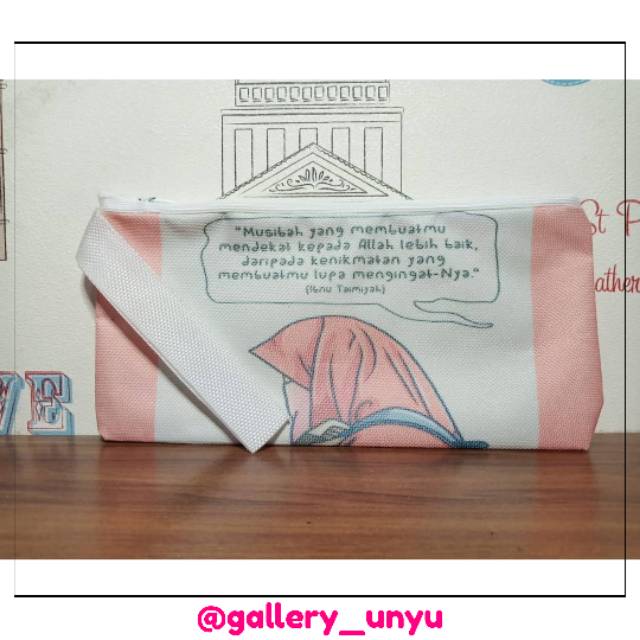 

TEMPAT PENSIL MUSLIMAH