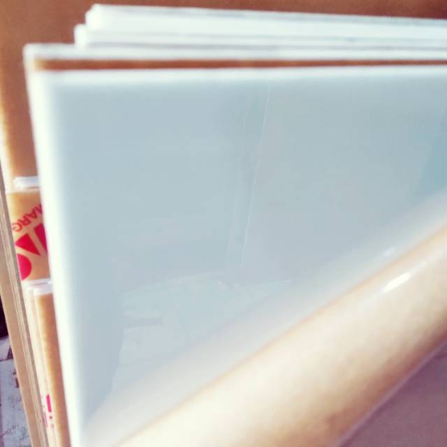 

Acrylic sheet /akrilik 2mm solid/ potongan custom/ mika putih kapur /pvc