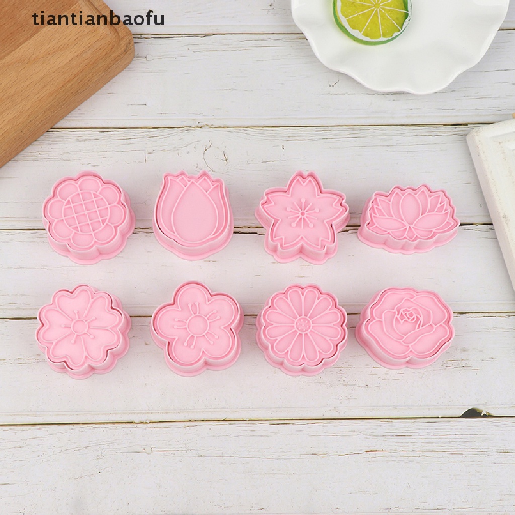 8pcs / set Cetakan Pemotong Biskuit Bentuk Kartun Bunga 3D Bahan Plastik