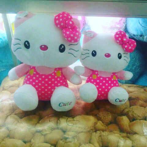 

Boneka Si kucing lucu tokoh kartun Jepang HELLO KITTY polkadot pk pita