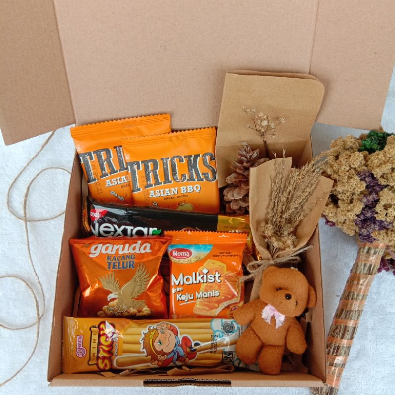 

HAMPERS SNACK/ GIFT BOX/ KADO ULTAH / KADO WISUDA