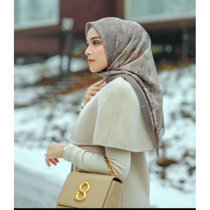 Buttonscarves Disney Series in Brunette